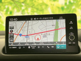 高精細な地図表示で、目的地までスムーズに案内。渋滞情報もリアルタイムで確認でき、最適なルートを選択。遠出も安心です。