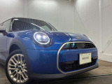 リング型のデイライトとウィンカーランプがなんともMINIならではで目立ちます!夜も安心な明るいLEDヘッドライトです!