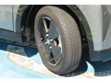 タイヤサイズは155/65R14です。
