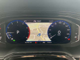 【Digital Cockpit Pro】基本の速度計とタコメーターの表示に加え、中央にドライビングデータやマップなどを少ない視線移動で視認できます.