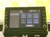 お好みの音楽をクリアな音質で。多様なメディアに対応し、快適なドライブ空間を演出します。長距離移動も飽きさせない、充実のエンターテイメント機能です。