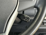 【クルーズコントロール】こちらを操作いただくことで、車は一定速度を維持したまま走行し続けます ブレーキ操作やスイッチを切ることで通常走行に戻ります