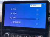 ラジオやCD、外部入力など、多彩な音源を楽しめます。クリアな音質で、お気に入りの音楽に浸りながらドライブを楽しめます。快適なカーオーディオ体験を。