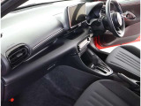 高いホールド性で運転姿勢が安定します。長距離ドライブでも疲れにくいのが魅力です。快適なドライビングライフをお送りください♪