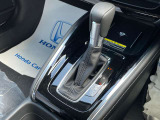 シフトレバーも運転手の操作しやすい位置に配置されております!