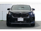 BMWの代名詞の【キドニーグリル】グリルが腎臓のように見えるので【キドニー】と呼ばれるようになりました。一目見ただけでBMWであると認識できる確固たるアイコンとして存在感を放ちます。