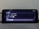 【マツダコネクト】ラジオ・テレビ/Bluetoothオーディオ、その他アプリケーションなどの機能で楽しむことができます。
