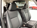 シートはフィット性も良く、楽な運転姿勢を保てます。シートヒーター付き!直接体を温てくれるので寒い日の運転も快適です。