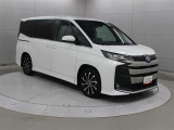 面勝ちのメッキグリルによって華やかかつ強い押し出し感を演出したフロントとワイド&ロースタンスのリヤとで、王道のエアロスタイルらしいアグレッシブさを表現しています。