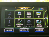 様々な音源に対応したオーディオシステム。高音質なサウンドで、車内空間をより快適に演出します。お好みの音楽で、ドライブを楽しみましょう。