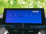FMやAM、テレビ、Bluetoothなど選べる項目が画面に並び、音楽や音声の利用方法を確認しやすい構成です。日々の移動に合わせて、使いたいメディアを選べる便利な装備です。