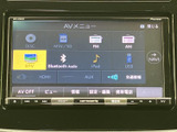 DISCやラジオ、Bluetooth、USBなど、複数のメディアを画面から選べるメニューを表示。利用したい音源を見つけやすく、気分やシーンに合わせて切り替えられます。