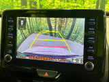 【バックカメラ】駐車時に後方がリアルタイム映像で確認できます。大型商業施設や立体駐車場での駐車時や、夜間のバック時に大活躍!運転スキルに関わらず、今や必須となった装備のひとつです!
