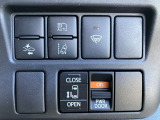 運転席にて左側電動スライドドアの開閉操作が出来ます!便利な機能です!