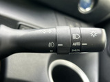 操作しやすいウインカーレバーで、スムーズな合図出しが可能です。安全運転をサポートする機能です。