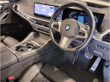 ☆センターパネルを運転席側に僅かに傾けたBMW独特のインパネ☆【駆け抜ける歓び】はここからもスタートしております☆