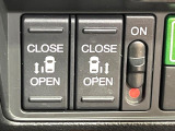 【両側パワースライドドア】スマートキーや運転席のスイッチで後席両側スライドドアの開閉が可能♪電動だから力を入れてドアを開ける必要が無く、小さなお子様でも簡単に開け閉めでき快適です♪