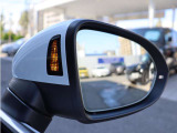 サイドアシストを装備し、車線変更時などに後方から接近する車両を検知してドライバーに知らせてくれます。