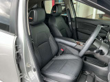 運転席もゆったりとお座り頂けます。