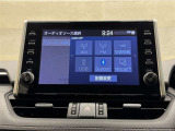 ディスプレイオーディオを装備。スマホと車をつなぐことで、これまでのナビに加えていろんなサービスが楽しめます。
