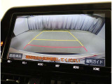 バックガイドモニターで、後方を確認しながら安心して駐車することができます。運転初心者も熟練者も必須の機能ですよ!
