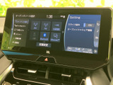 お気に入りの音楽をクリアな音質で楽しめます。様々なメディアに対応し、快適なドライブをさらに彩ります。多彩な音響設定も可能です。