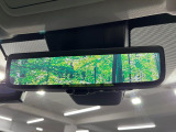 【デジタルインナーミラー】後席の大きな荷物や同乗者で後方が確認しづらい時でも安心!カメラが撮影した車両後方の映像をルームミラー内に表示。クリアな視界で状況の確認が可能です!