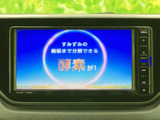 停車中にTVや映像を楽しめます。長距離移動のお供に最適です。車内時間を快適に過ごせますね。安全運転を心がけましょう。