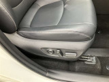 パワーシート搭載。微妙な調整が手軽にでき、最適なポジションで運転することが可能です。