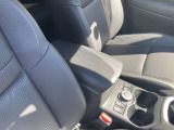アームレストもあるのでゆったりした姿勢で運転ができます。
