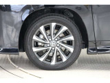 タイヤサイズ(205/55R17)装着しています。