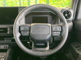 インテリアに合わせたデザインのステアリングは、運転される方のことも考え、運転しやすい形状、大きさです。是非一度、実際に触ってお確かめください。
