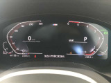 運転の楽しいBMWでは、アクセルを踏み込んでしまいそうになりますが、速度表示も見やすいため、常にお車の速度を把握できます。
