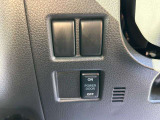 【片側電動スライドドア】狭い場所でもドアを全開にでき、チャイルドロックを使っても運転席のスイッチを操作するだけでドアの開け閉めが可能です