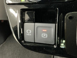 【オートブレーキホールド・電子パーキング】ホールド機能がONになっている状態でクルマが停止すると自動でブレーキが作動!知らずうちにブレーキが緩んでしまった時、運転で足が疲れた時などに役立ちます♪