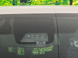 【トヨタセーフティセンス】走行中に前方の車両等を認識し、衝突しそうな時は警報とブレーキで衝突回避と被害軽減をアシスト。より安全にドライブをお楽しみいただけます。
