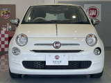 FIAT500のクラシカルなデザインを象徴するクロームライン。フロントフェイスをより印象的に演出します。