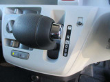 シフトレバーになります。運転操作も楽々です♪