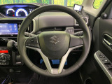 インテリアに合わせたデザインのステアリングは、運転される方のことも考え、運転しやすい形状、大きさです。是非一度、実際に触ってお確かめください。