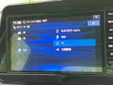 AM・FMやBluetooth Audio、HDMI、TVなど、複数の音源を画面から選べる構成です。交通情報も選択でき、普段の移動中に聴きたい内容に合わせて使い分けられる便利な装備です。