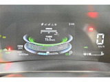 先進的なディスプレイ表示のスピードメーター。