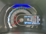 視認性の高いメーターで、速度やエンジン回転数を一目で確認できます。運転に必要な情報を的確に把握できます。