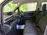 機能的で使いやすい室内空間です。運転に必要な情報が視認しやすく、操作もスムーズに行えます。快適なカーライフをサポートします。