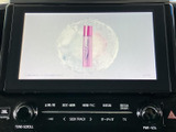 停車中にTVや映像コンテンツを楽しめるので、待ち時間も快適。後部座席の方もリラックスできます。