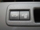 パワーバックドアを装備しています。バックドアを運転席からも開閉できます、便利ですよ。