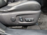 パワーシート搭載。微妙な調整が手軽にでき、ピッタリの最適なポジションで運転することが可能です。