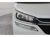 LEDランプ車 白く照らされるのが特徴です。明るいだけでなく、周囲からの認知されやすく歩行者や死角にいる方へアピール効果、安全性が飛躍的に向上します!