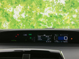 視認性の高いメーター類で、運転に必要な情報を的確に把握できます。運転に集中できる、シンプルで機能的なデザインが特徴です。情報表示も分かりやすいです。