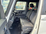 運転席周りは、シンプルで操作性に優れています。必要な情報を一目で確認でき、安全運転をサポートする機能も充実しています。快適な運転環境です。