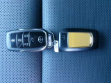 スマートキー2個付いています。